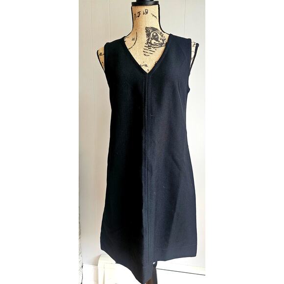 NWT Gap V Neck Sleeveless Black Mini  Dress w/ Pockets, Stitching details, Sz XS - Picture 2 of 10